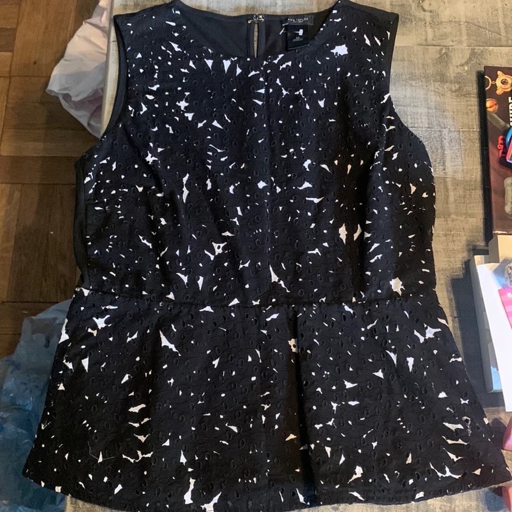 Ann Taylor Sleeveless peplum top. Size XS.